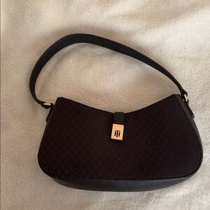 Tommy Hilfiger Black Shoulder Bag with Gold Logo Accent